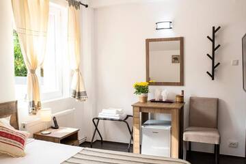 Фото номера Двухместный номер с 2 отдельными кроватями Отель Hotel Floare de Colt г. Мэнэстиря-Гуморулуй 24