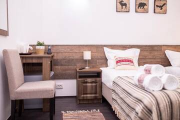 Фото номера Двухместный номер с 2 отдельными кроватями Отель Hotel Floare de Colt г. Мэнэстиря-Гуморулуй 10